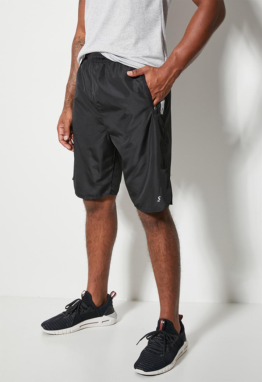 Superbalist - Knee length gym shorts - black