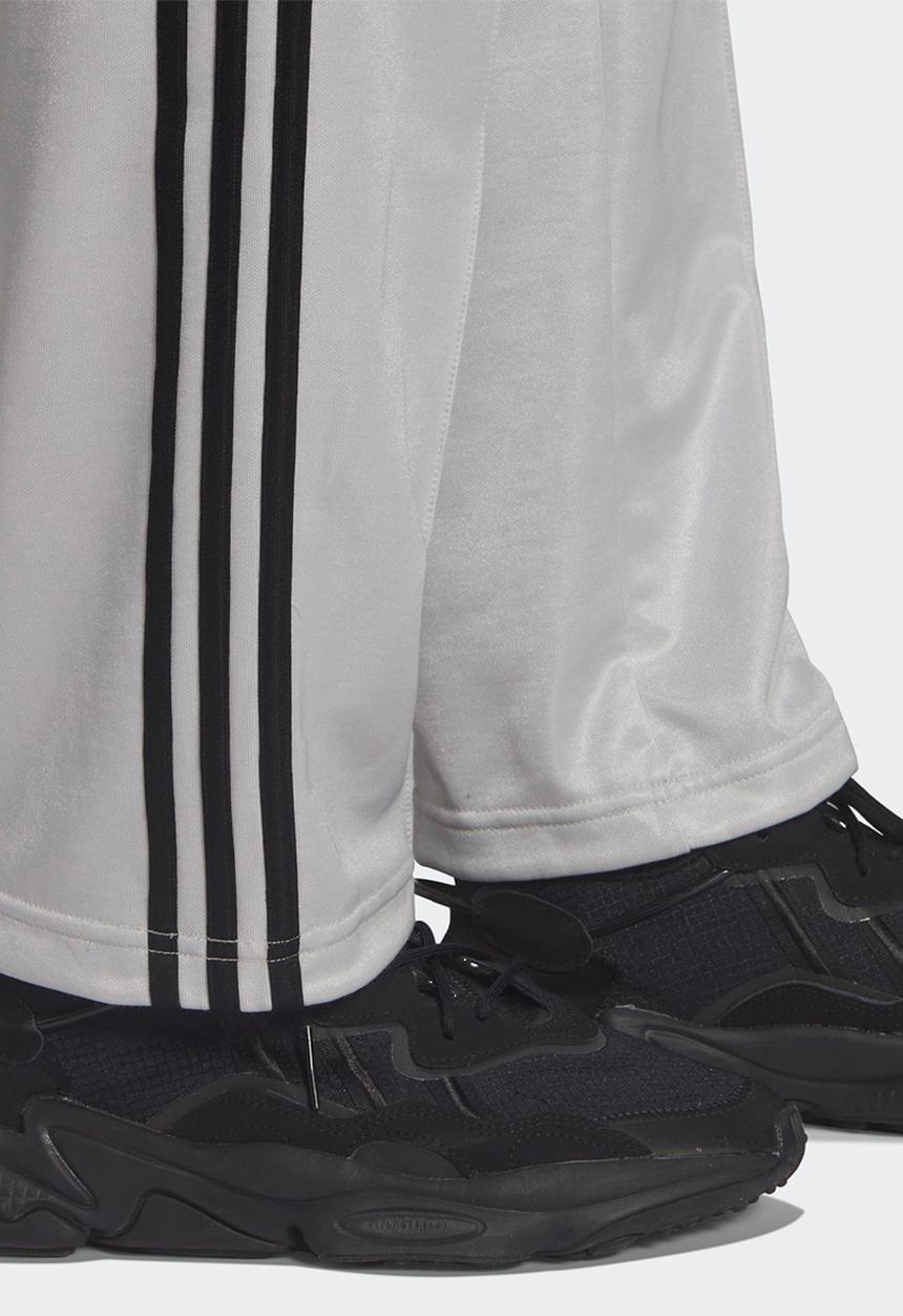 adidas Originals - Adicolor foundation pants - matte silver