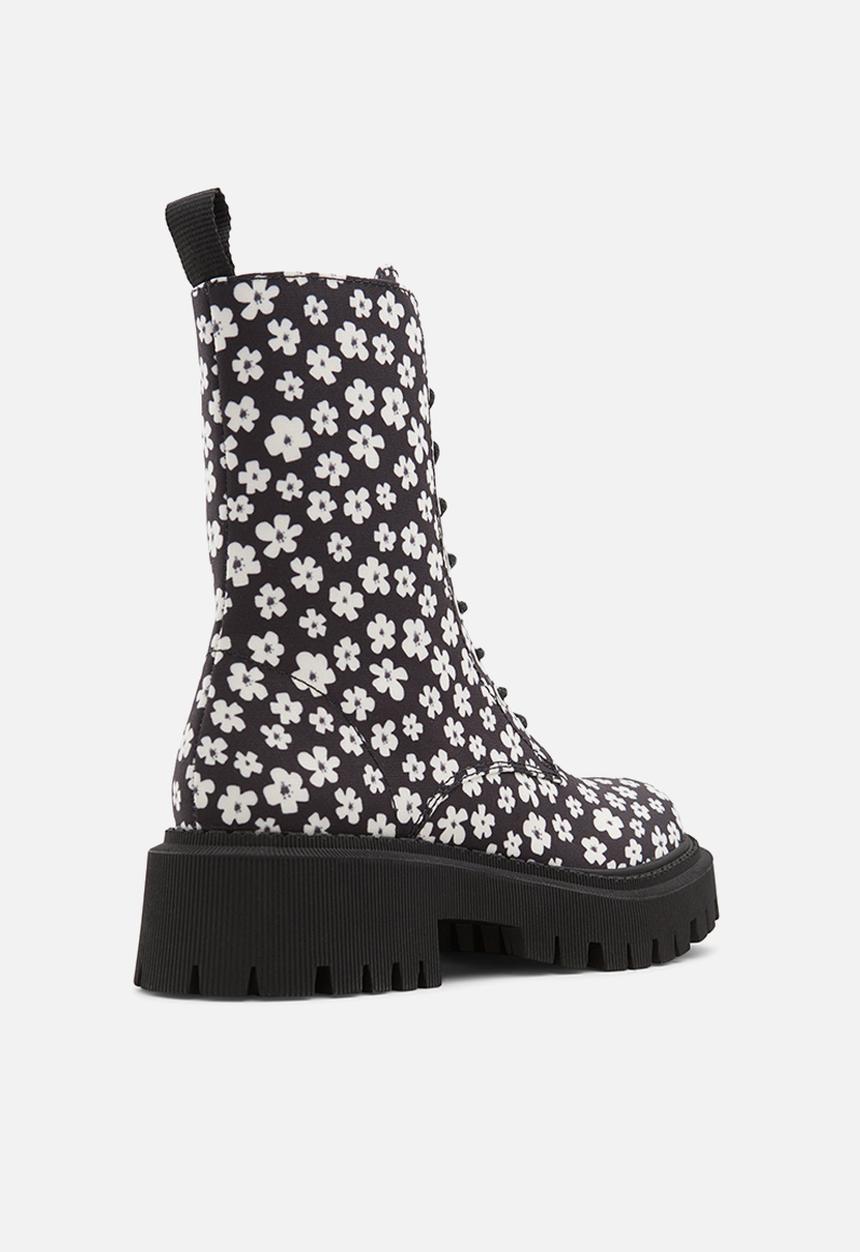 Call It Spring - Trailblaze boot - black & white