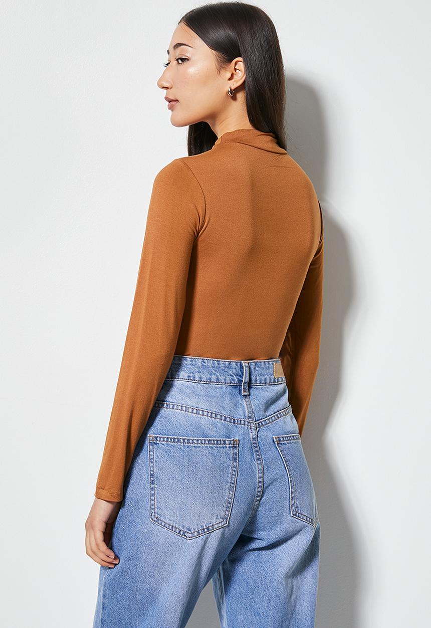 Superbalist - 2 pack funnel neck bodysuit - tobacco & milk