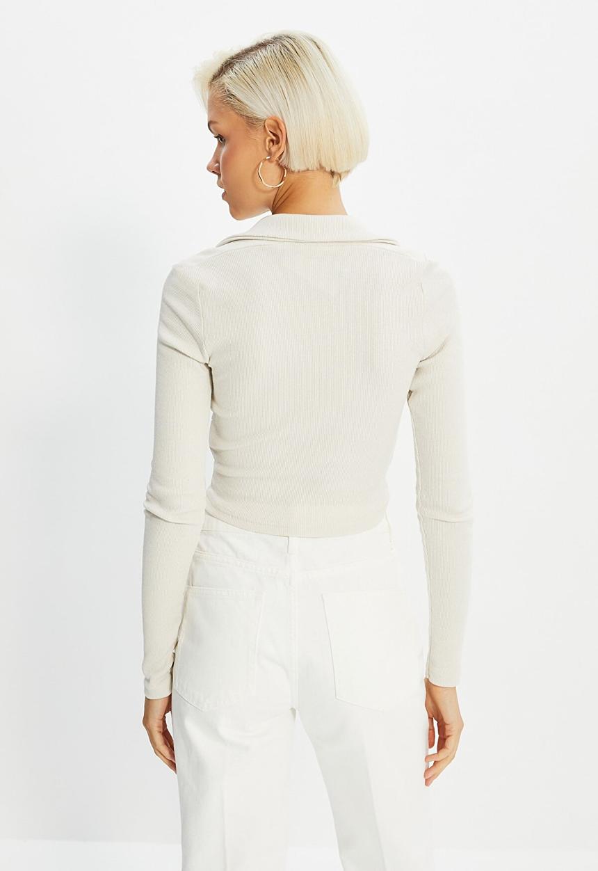 Trendyol - Pleated crop knitted blouse - ecru