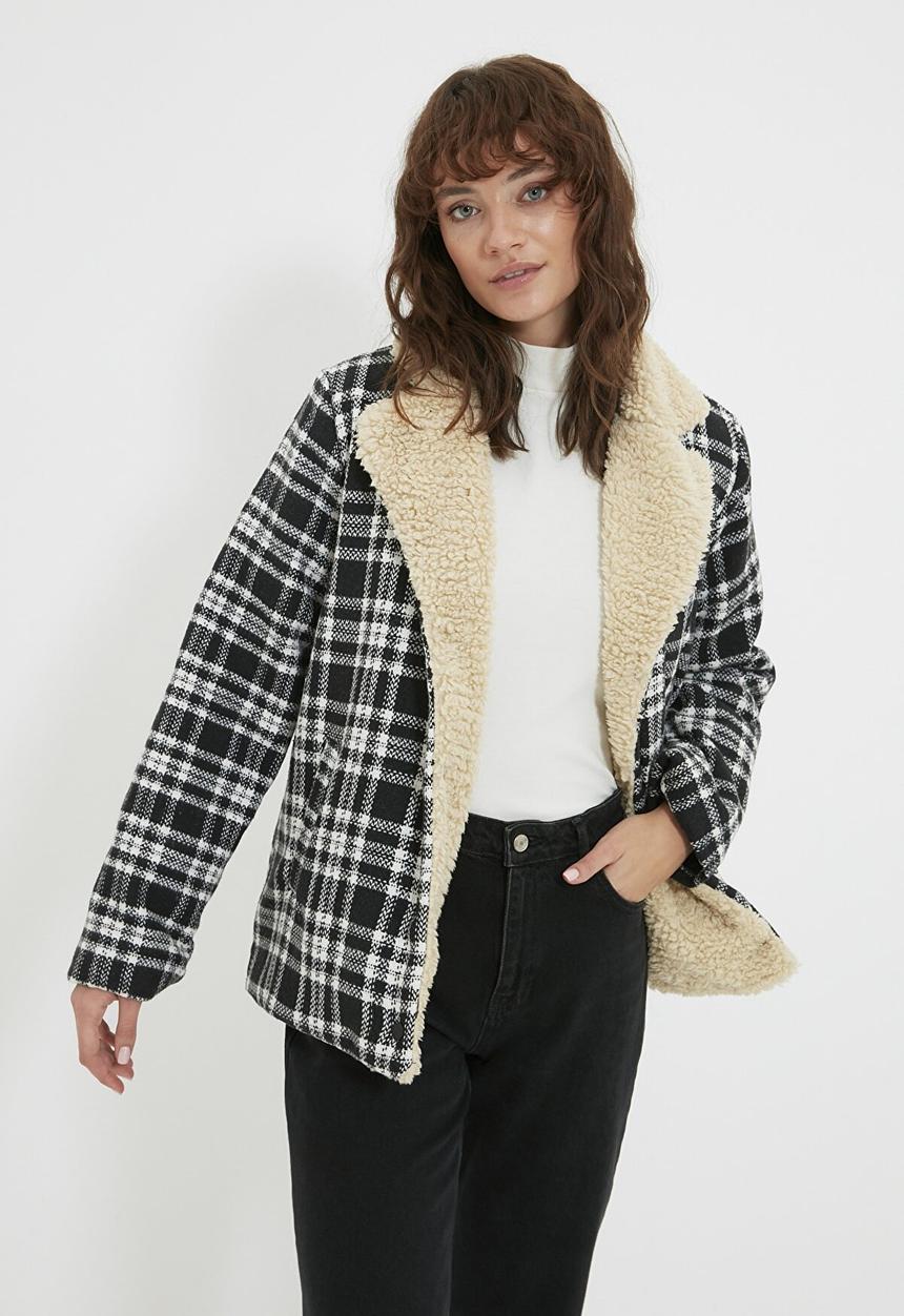 Trendyol - Collar plush detailed quilted coat  - black
