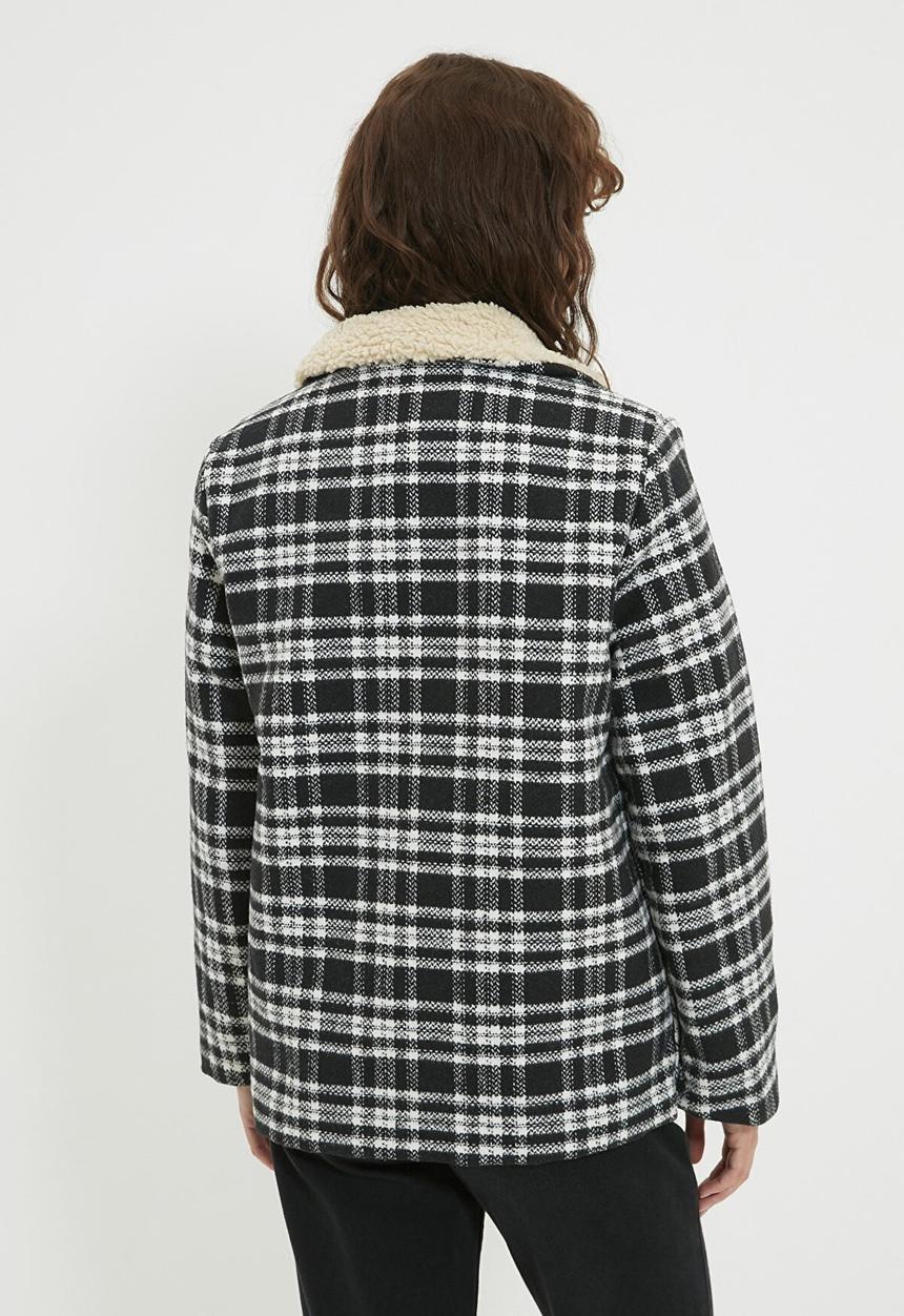 Trendyol - Collar plush detailed quilted coat  - black