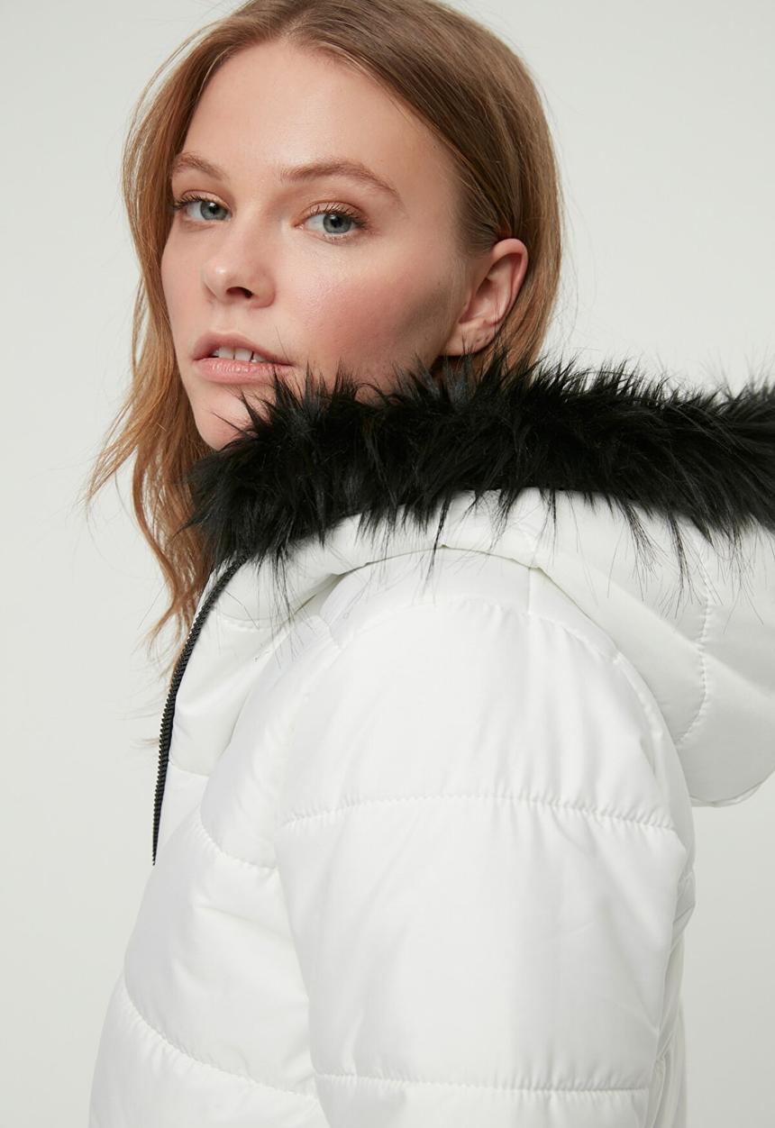 Trendyol - Fur hooded inflatable jacket - white