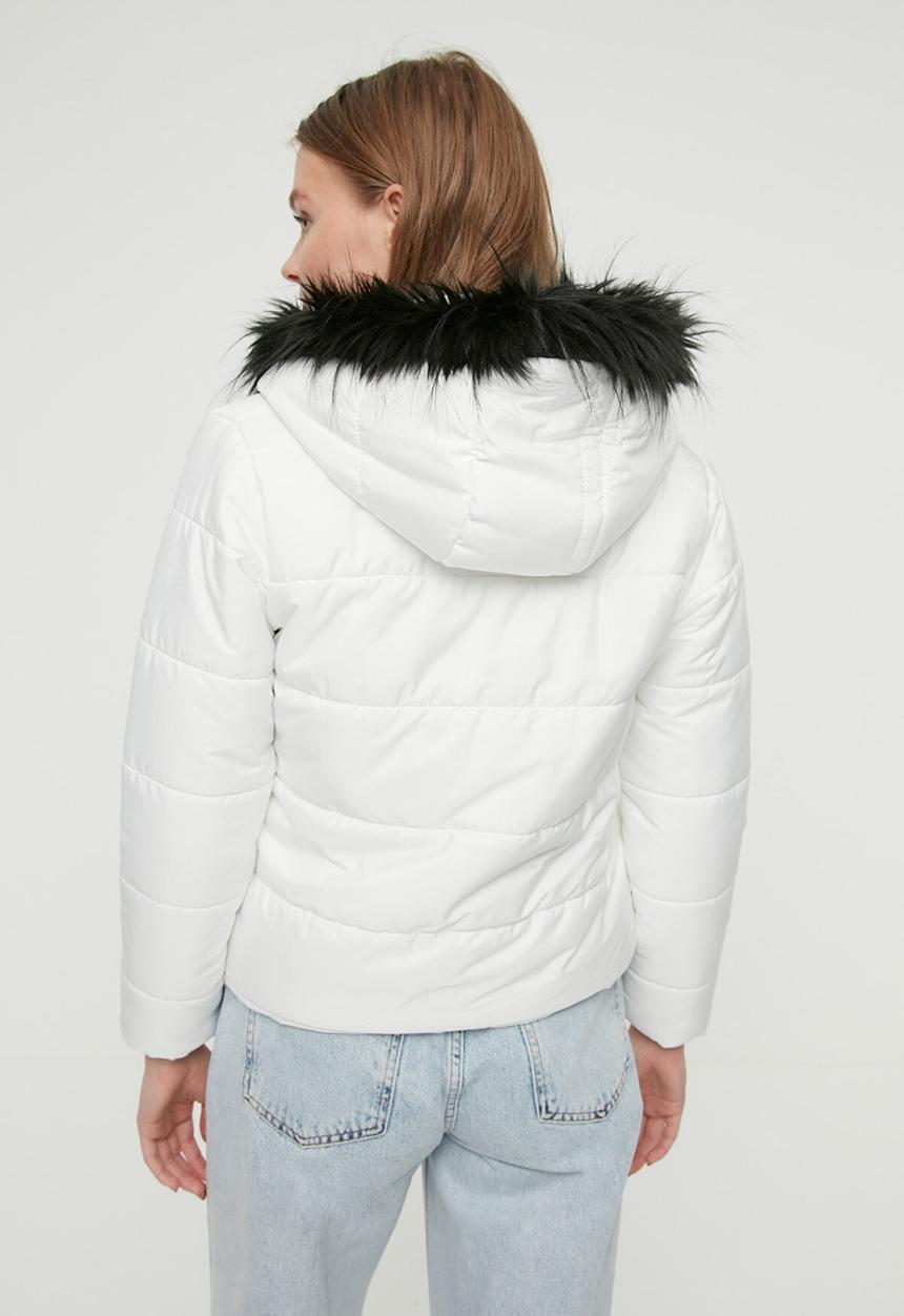 Trendyol - Fur hooded inflatable jacket - white