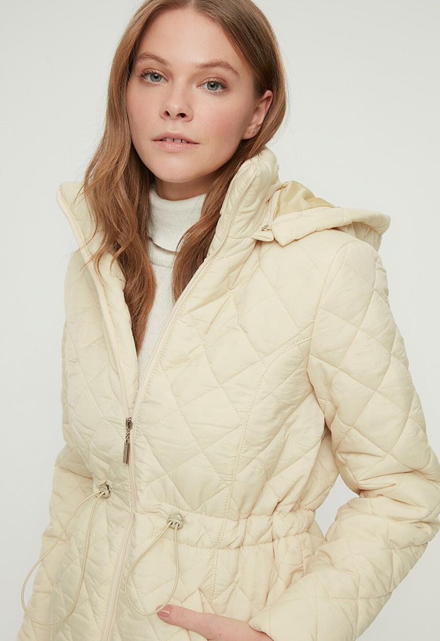Trendyol - Fur hooded waist pleated quilted coat - stone