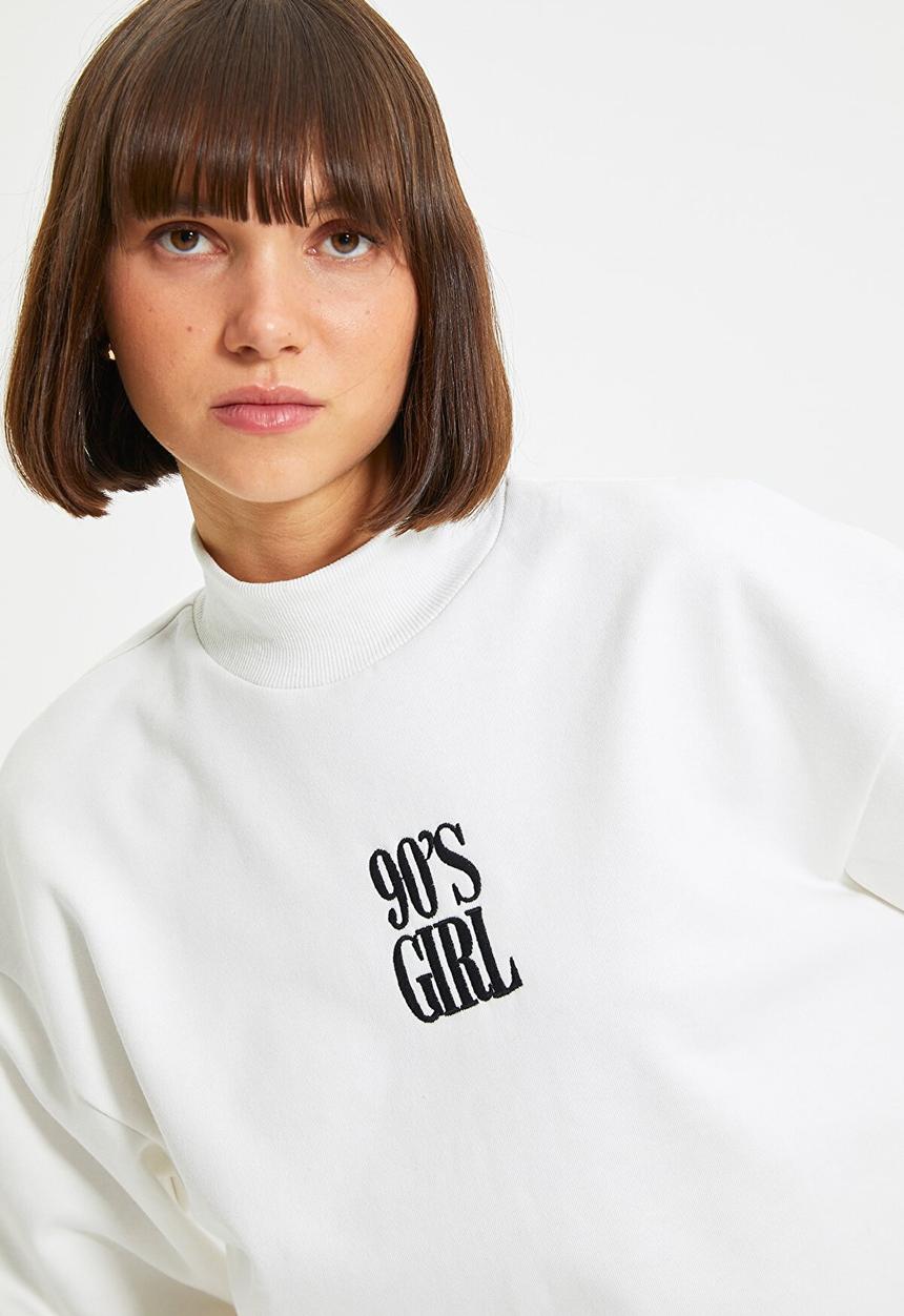 Trendyol - Embroidery basic knitted raised sweatshirt - white