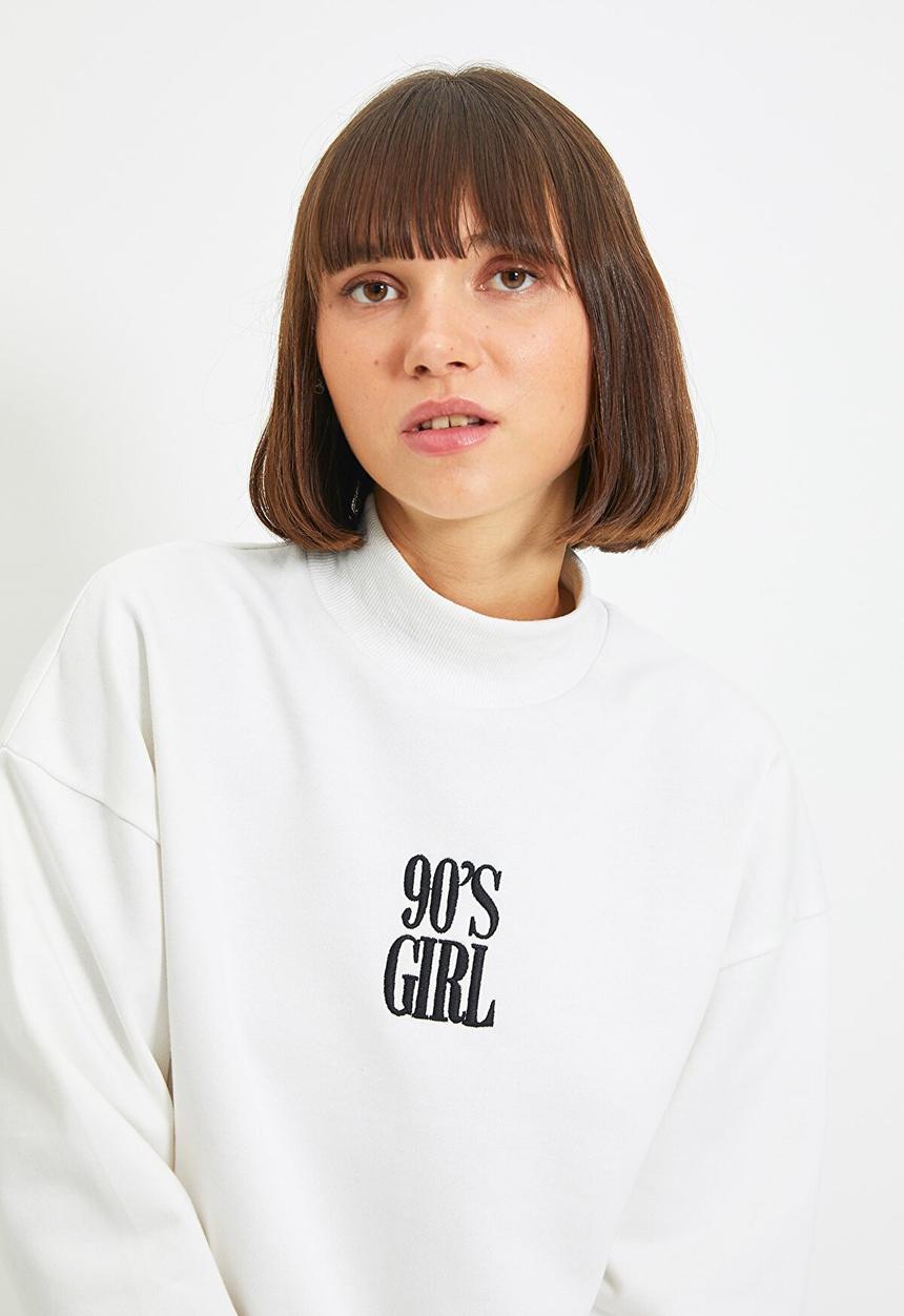 Trendyol - Embroidery basic knitted raised sweatshirt - white