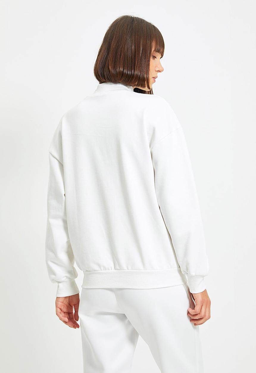 Trendyol - Embroidery basic knitted raised sweatshirt - white
