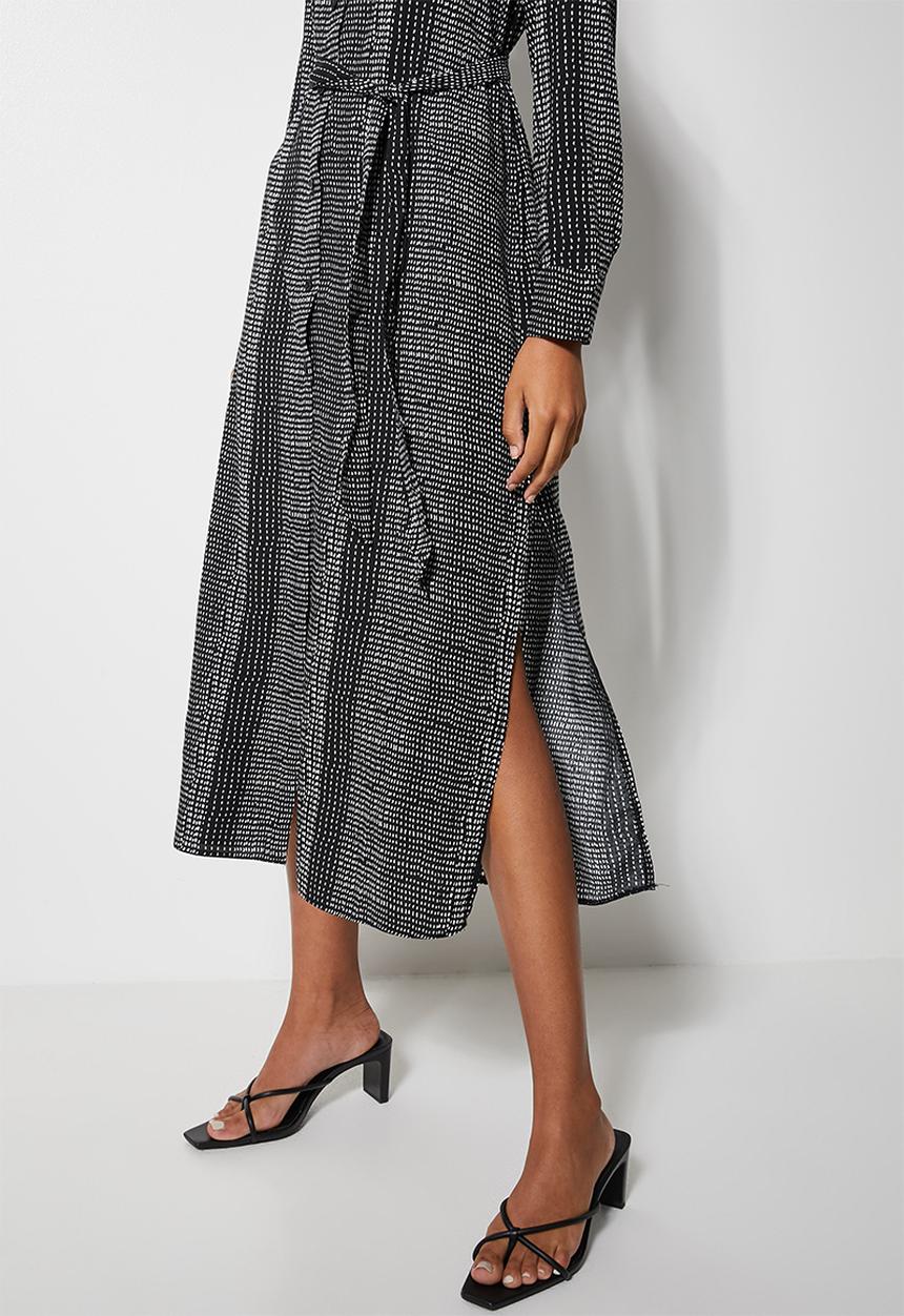 VELVET - Luxe longline dress shirt - black abstract dot