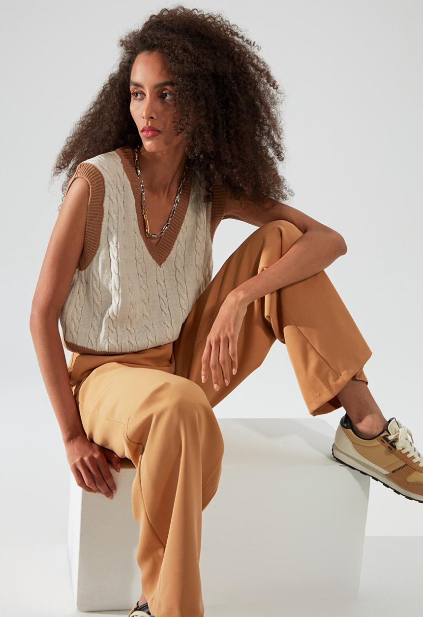 Trendyol - V-neck knitwear sweater - stone