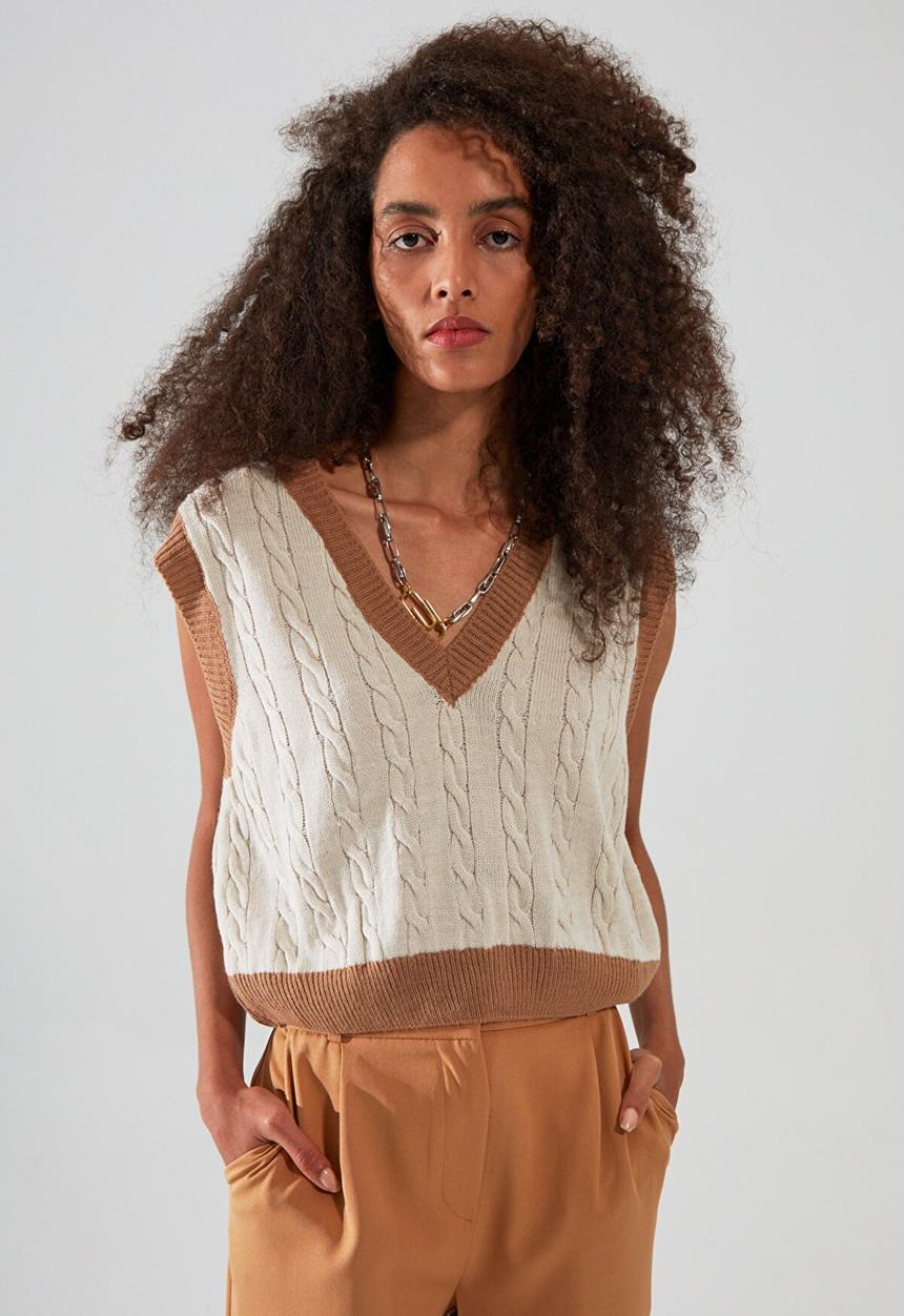 Trendyol - V-neck knitwear sweater - stone