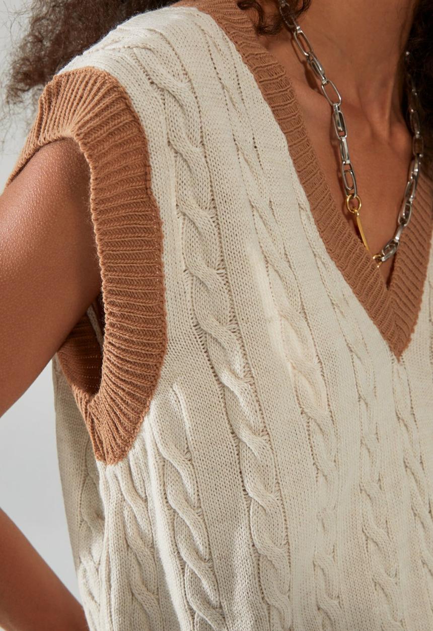 Trendyol - V-neck knitwear sweater - stone