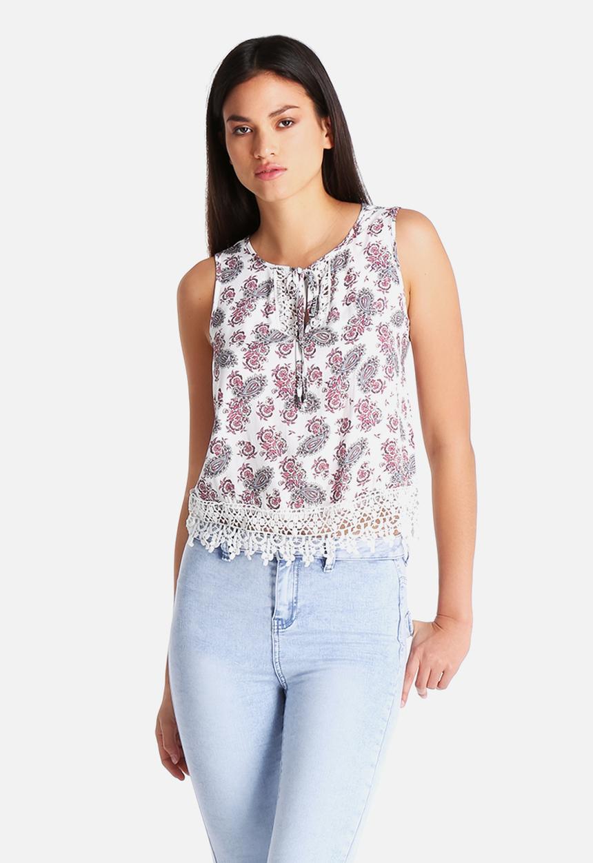 New Look - Carrie Paisley Crochet Hem Crop Top