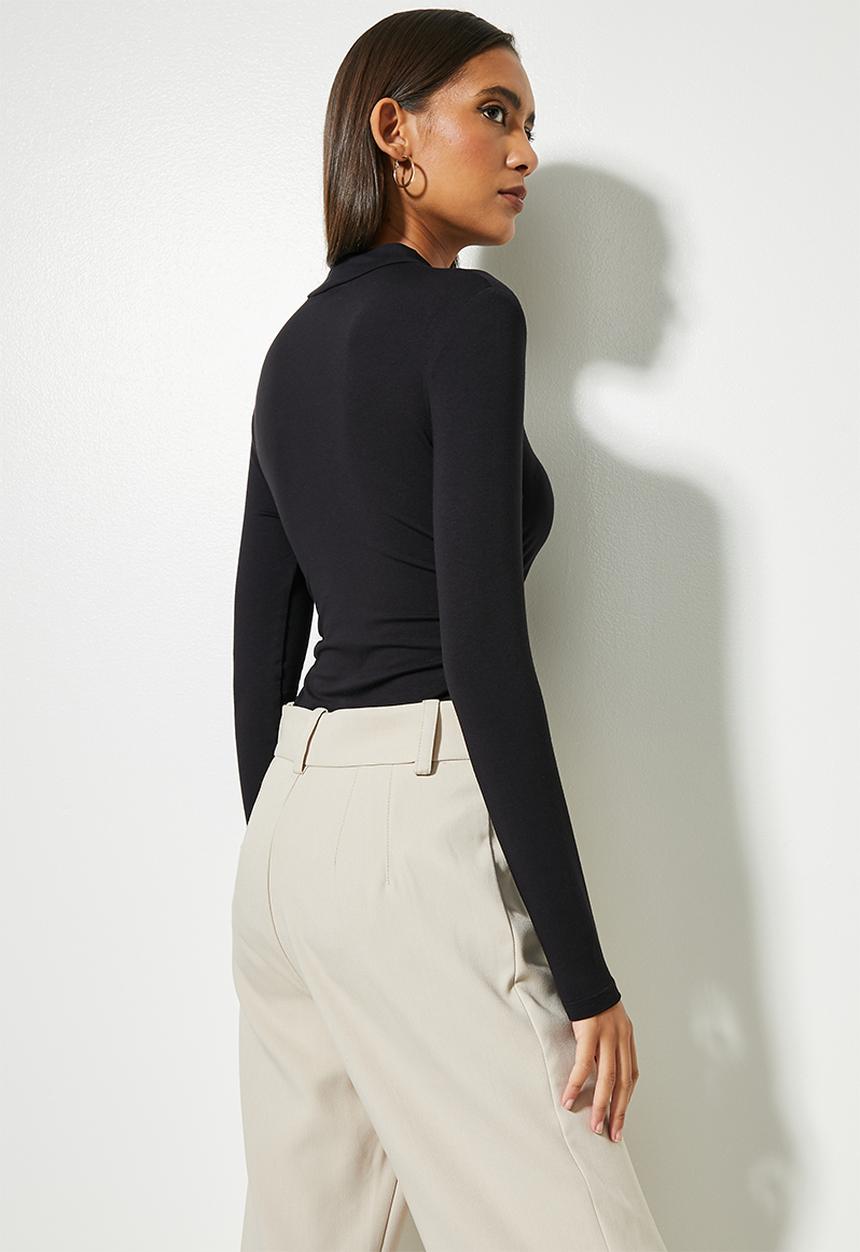 Superbalist - Rolled neck ruched top - black