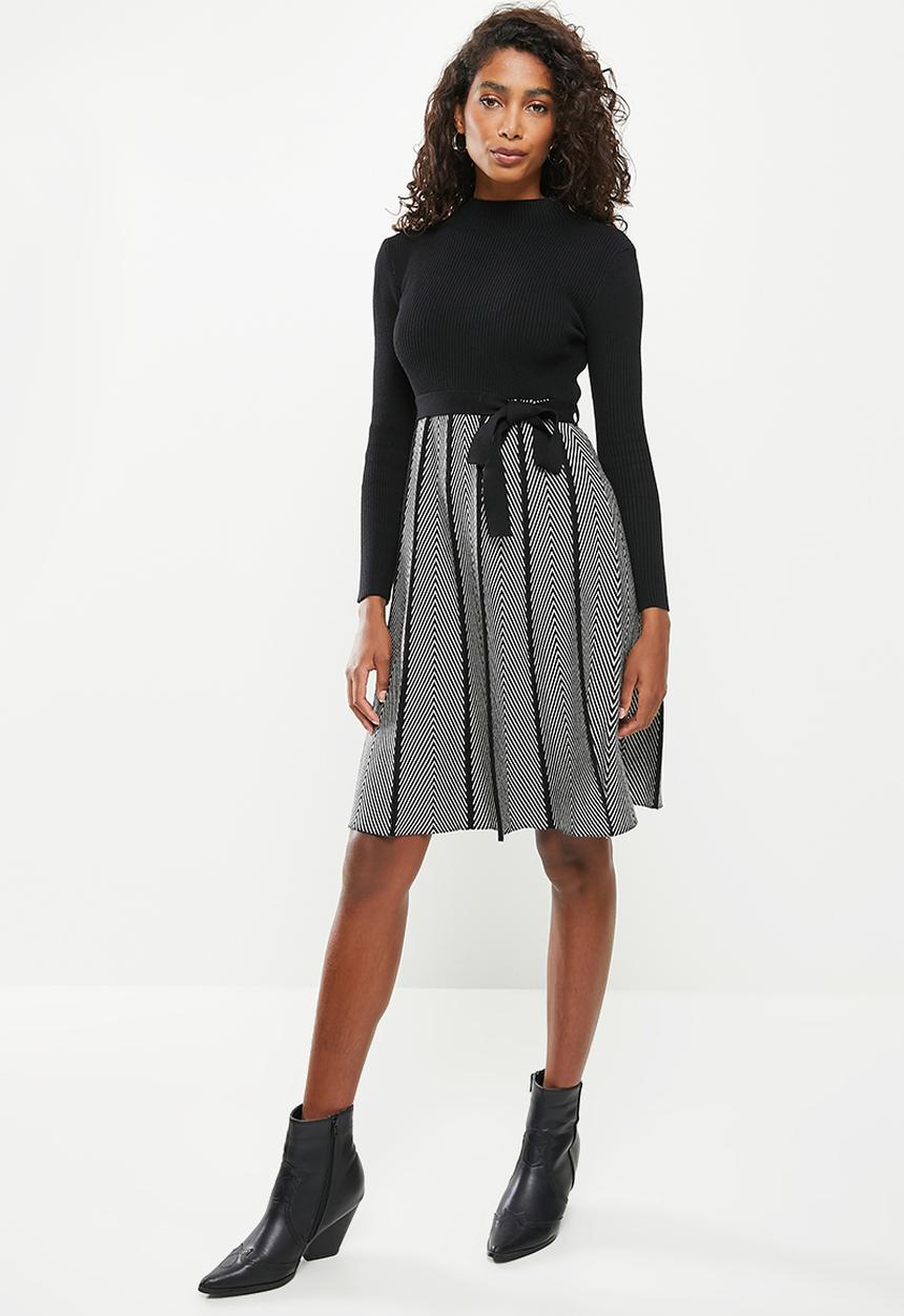 Stella Morgan - Chevron print fit & flare knit dress - black & grey 