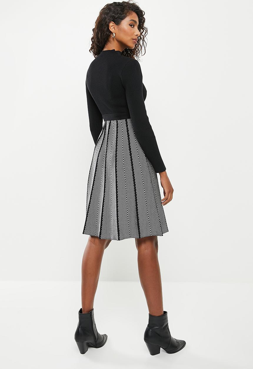 Stella Morgan - Chevron print fit & flare knit dress - black & grey 