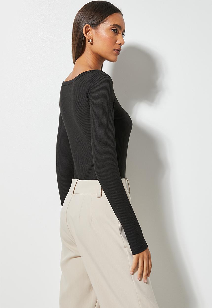 Superbalist - Rib slash neck tee - black