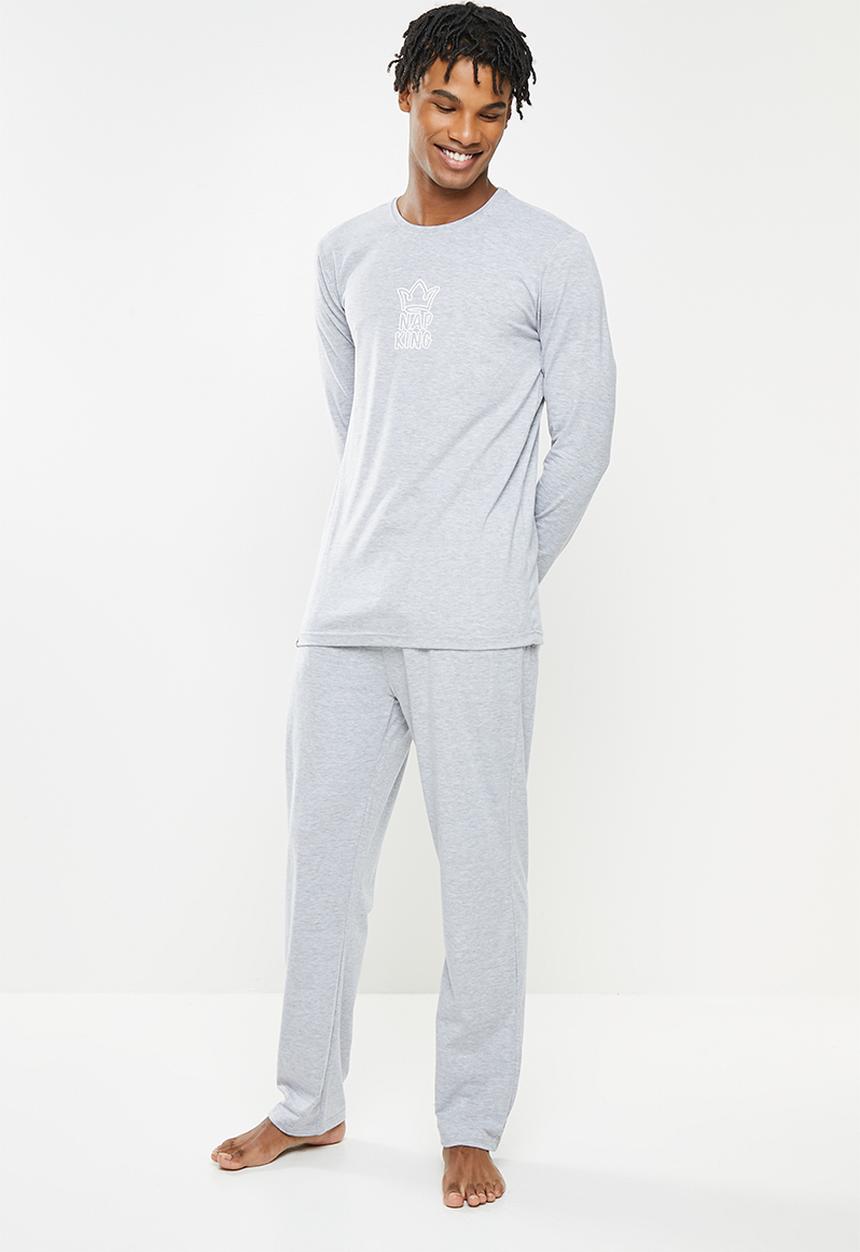 STYLE REPUBLIC - Chest print lounge T-shirt and pants pajama set - grey
