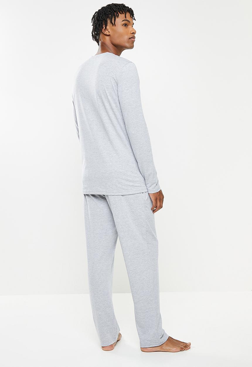 STYLE REPUBLIC - Chest print lounge T-shirt and pants pajama set - grey
