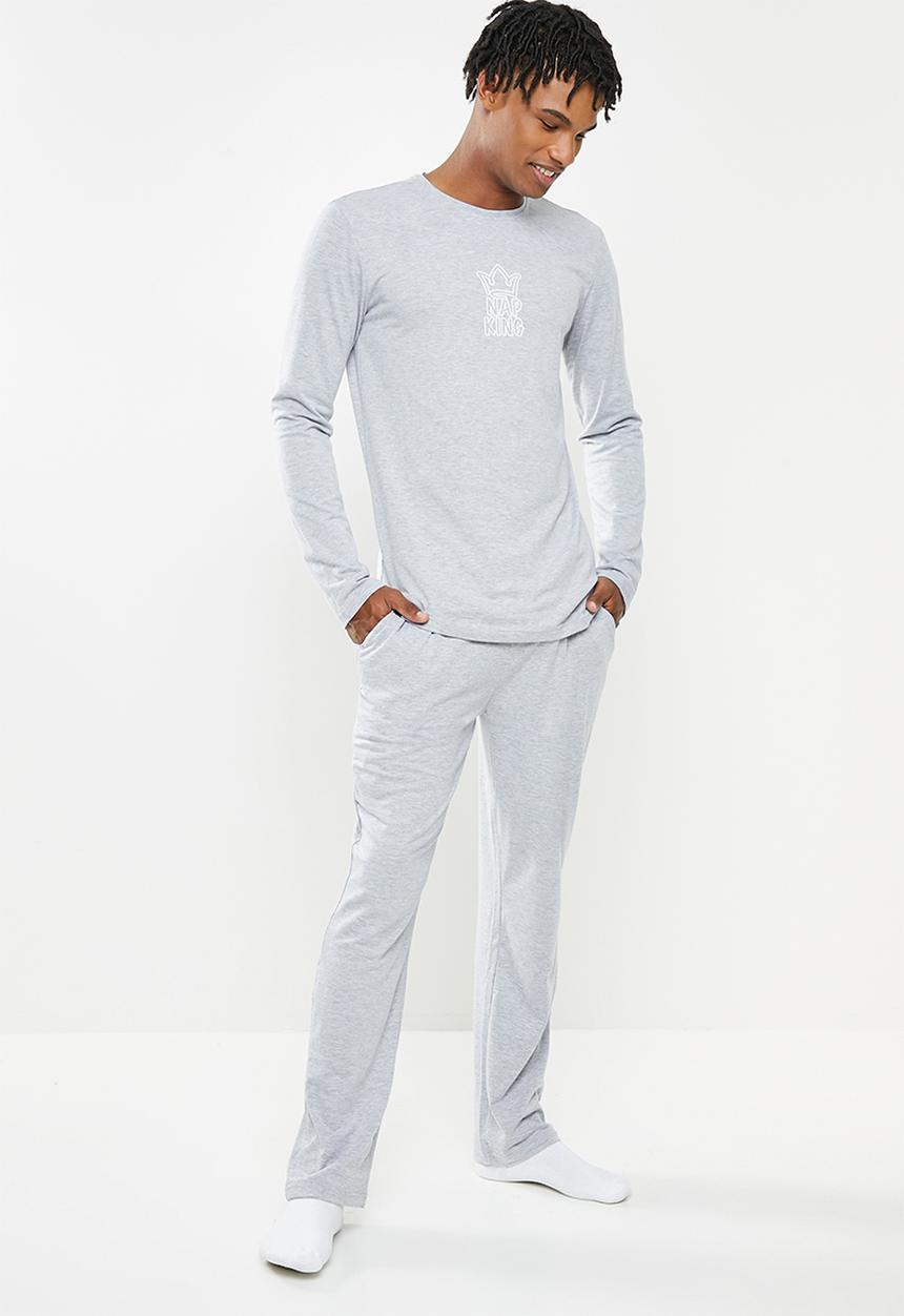STYLE REPUBLIC - Chest print lounge T-shirt and pants pajama set - grey