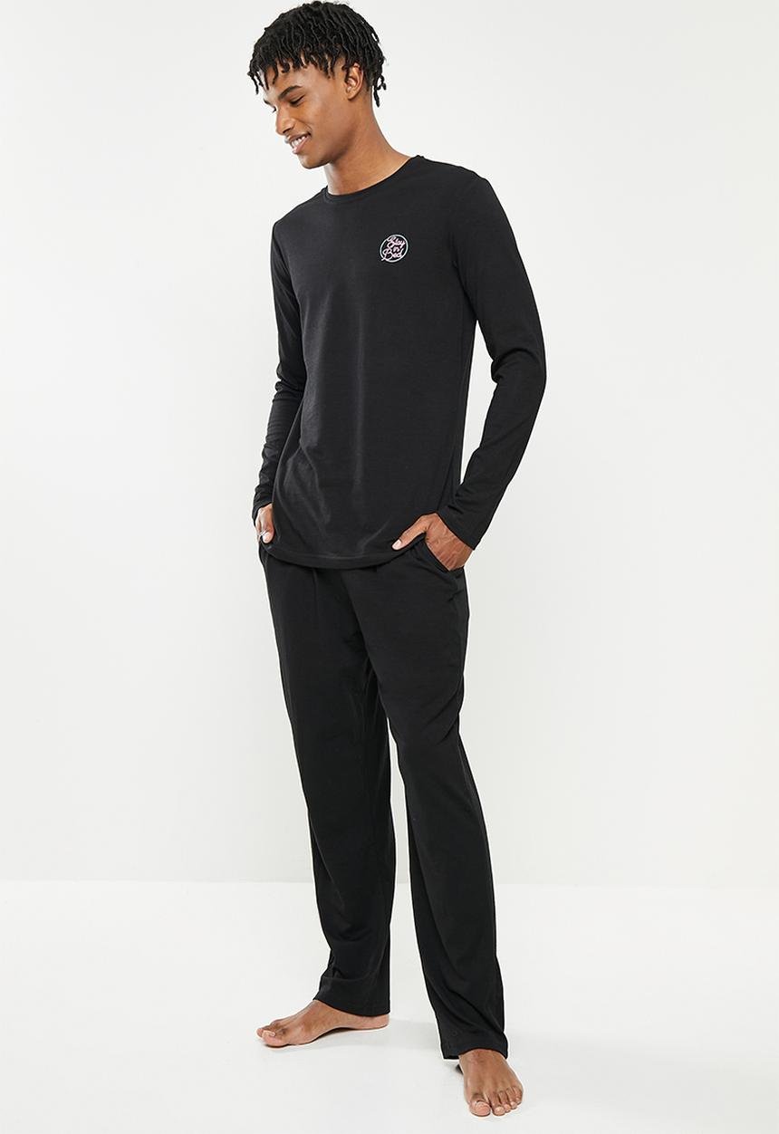 STYLE REPUBLIC - Chest print lounge T-shirt and pants pajama set - black