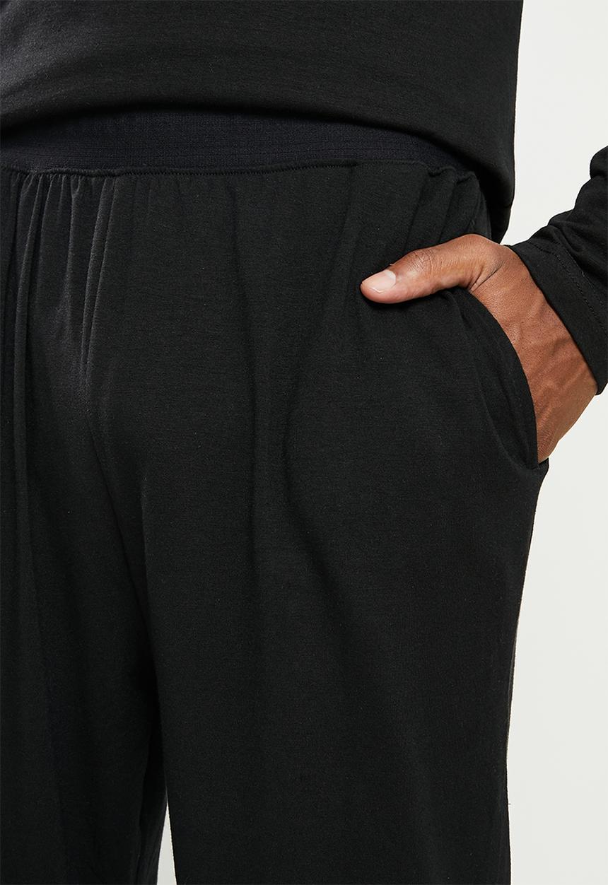 STYLE REPUBLIC - Chest print lounge T-shirt and pants pajama set - black