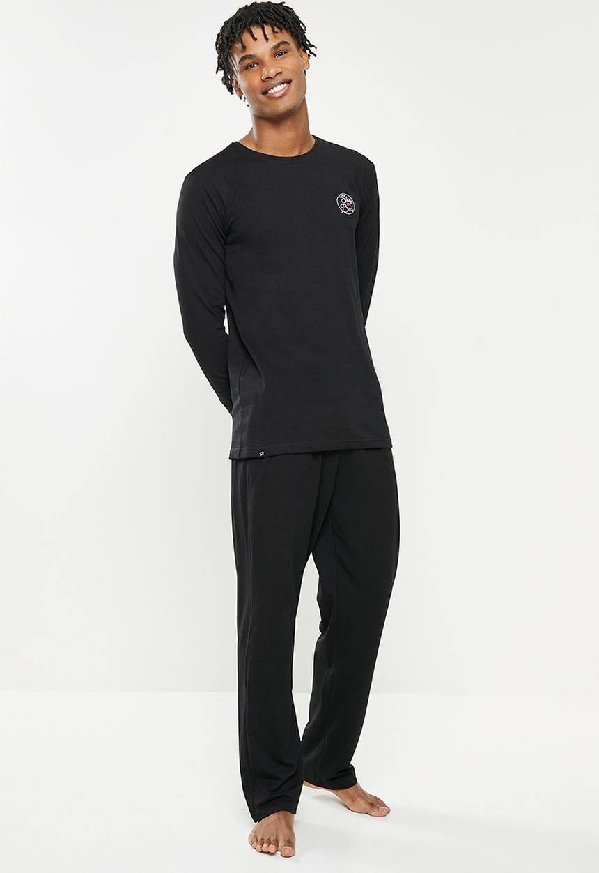 STYLE REPUBLIC - Chest print lounge T-shirt and pants pajama set - black