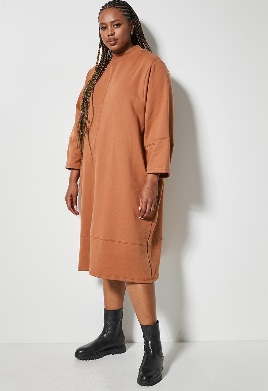 Superbalist - Turtle neck cocoon sweat dress - tobacco