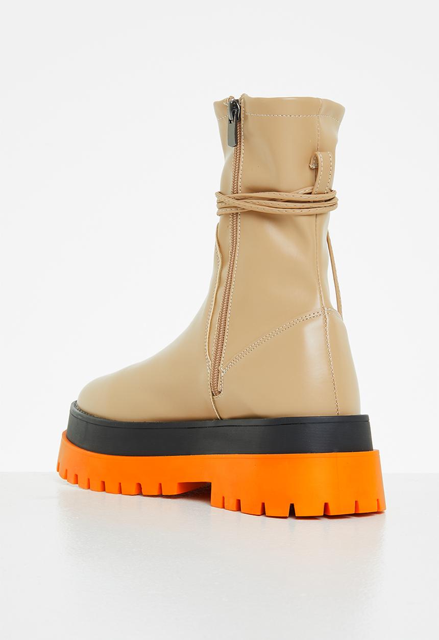 Public Desire - Finale chunky sole ankle wrap boot - camel 