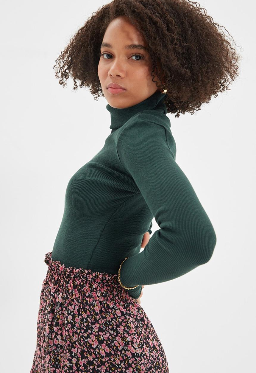 Trendyol - Turtleneck finger detail knit top - emerald 