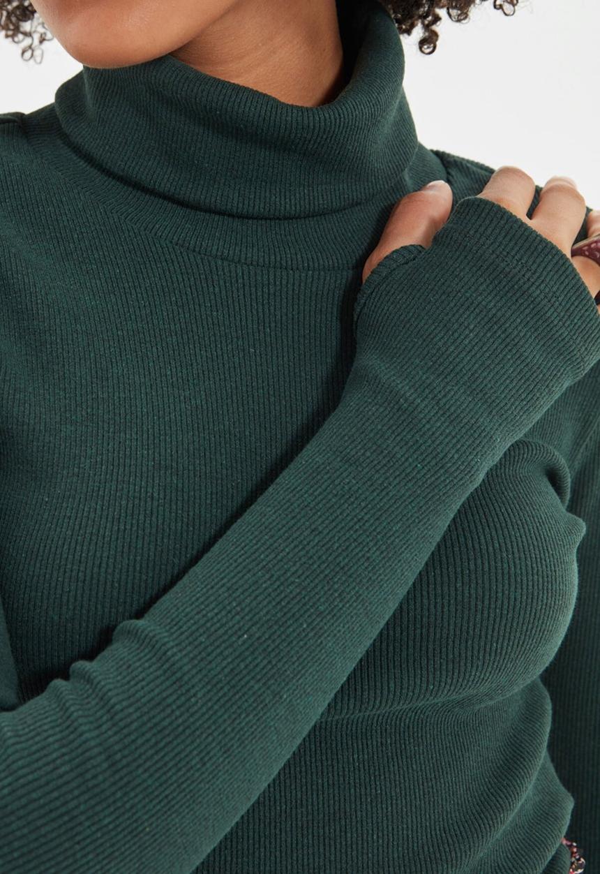 Trendyol - Turtleneck finger detail knit top - emerald 