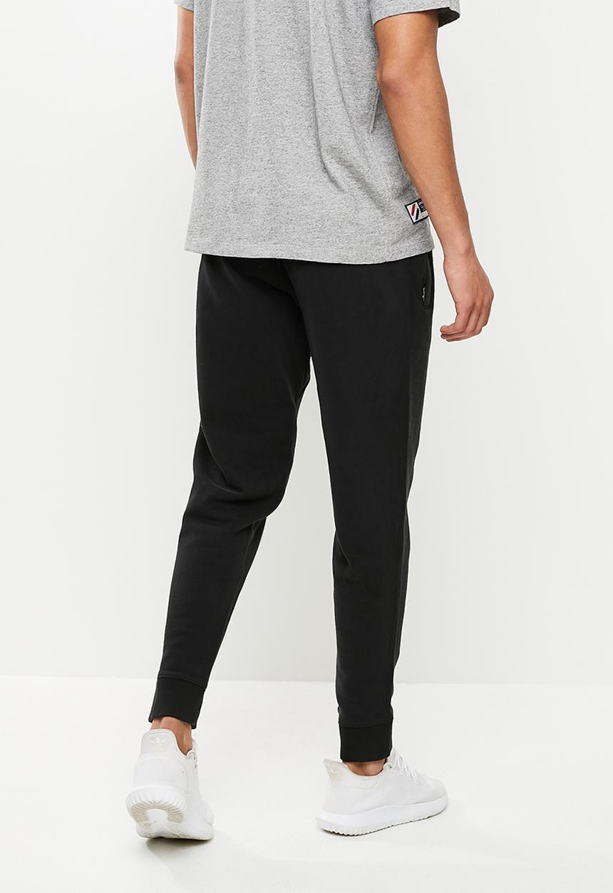 Superdry. - Superdry code essential jogger - black