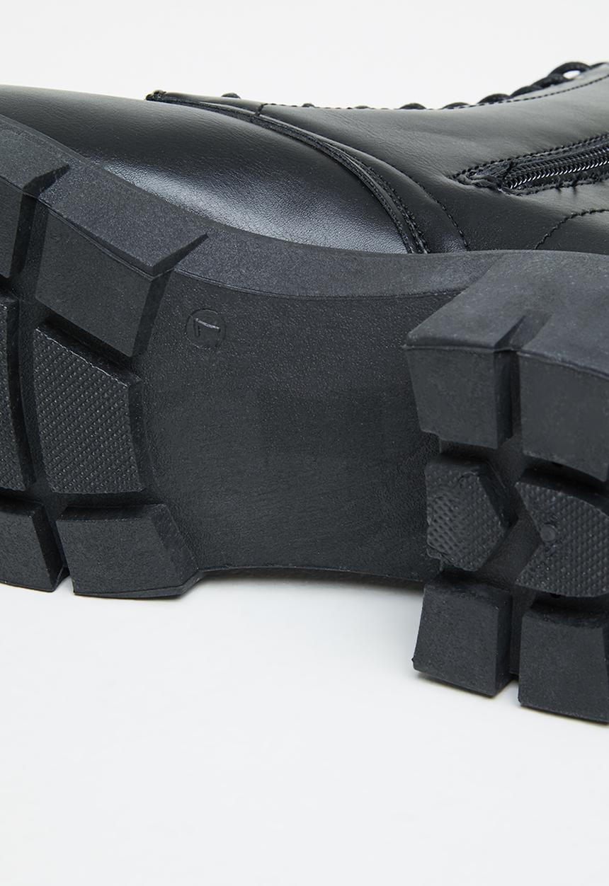 Jada - Chunky lug sole hiking boot - black