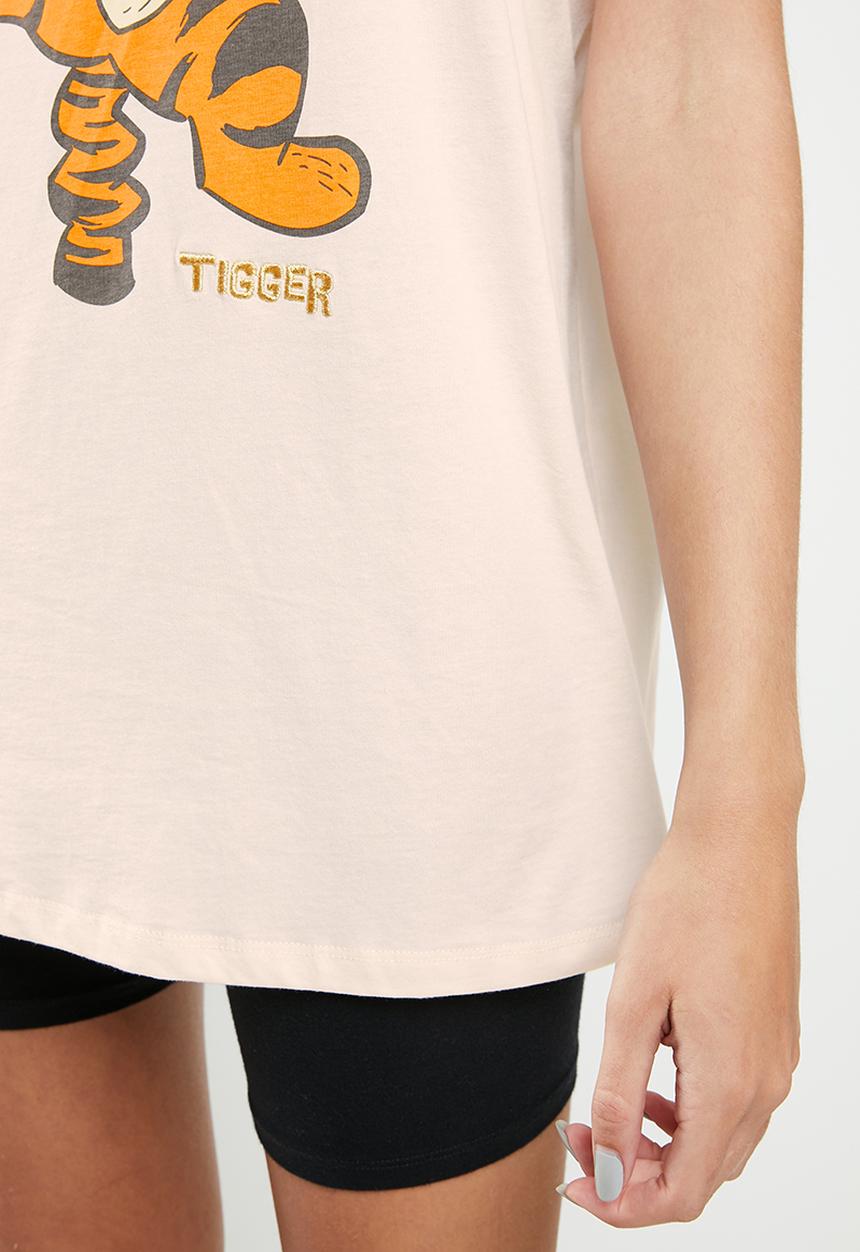 Cotton On - Boyfriend fit cny graphic lcn tee - lcn dis tigger oversized/white sand