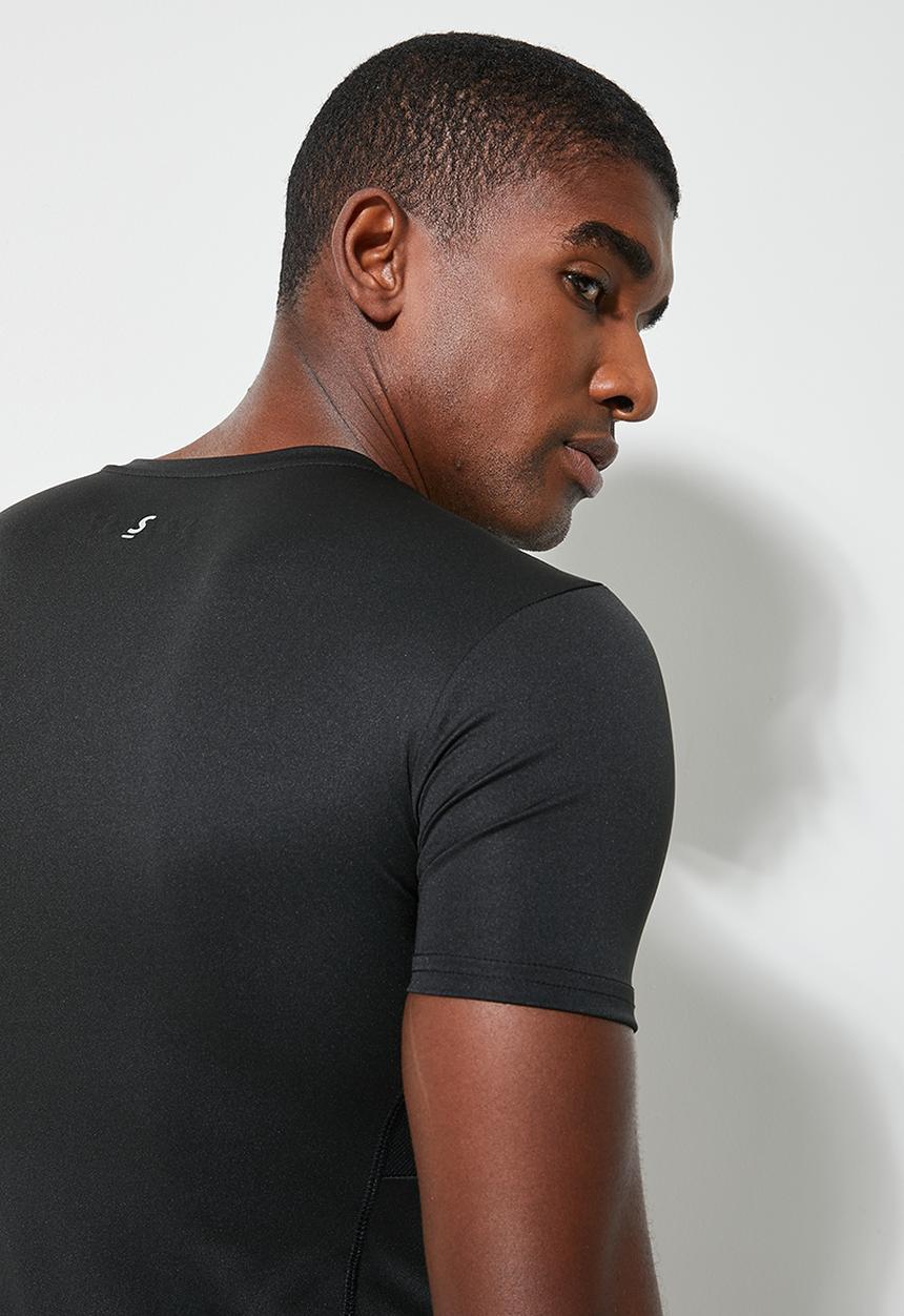 Superbalist - Muscle fit sports tee - black