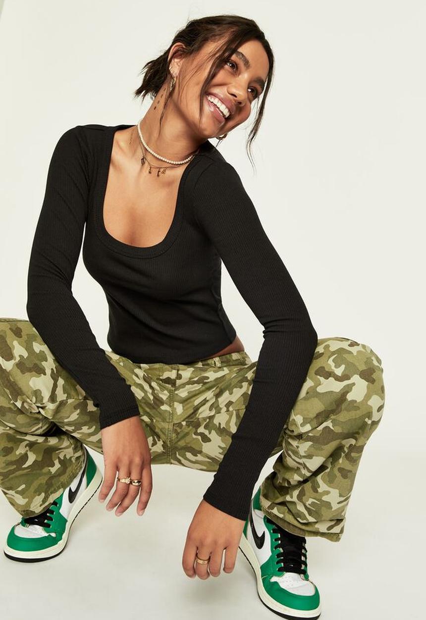 Supré  - Helly long sleeve scoop neck top - black