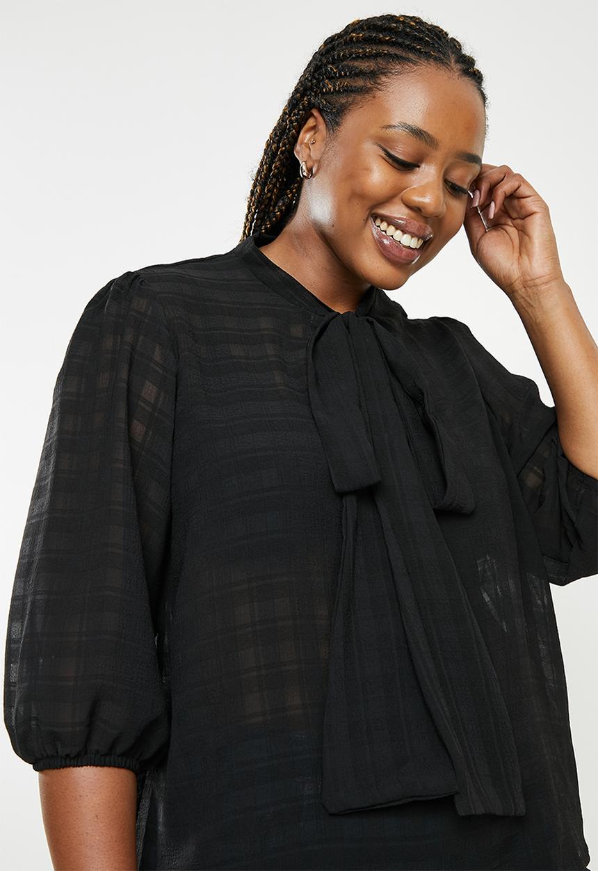 Me&B - Plus neck tie blouse - black
