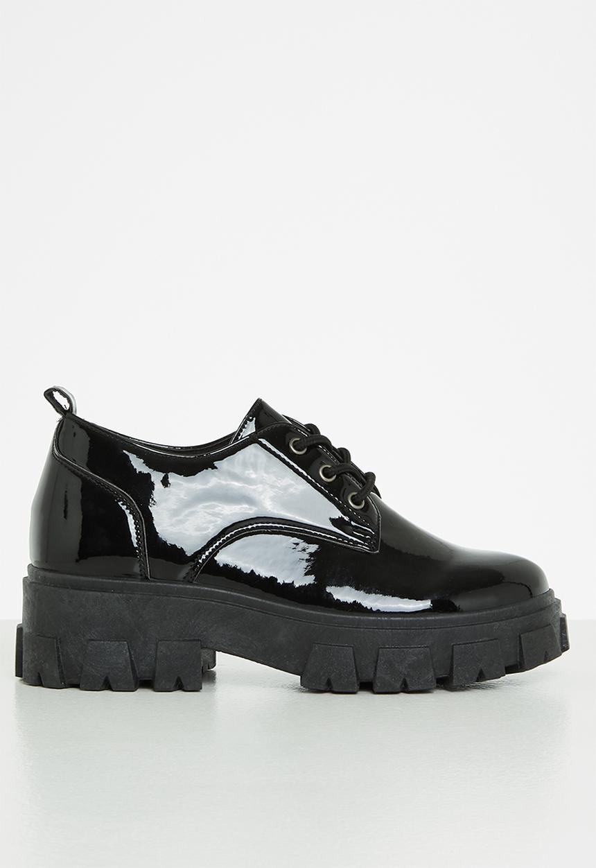 Jada - Lug sole derby - black
