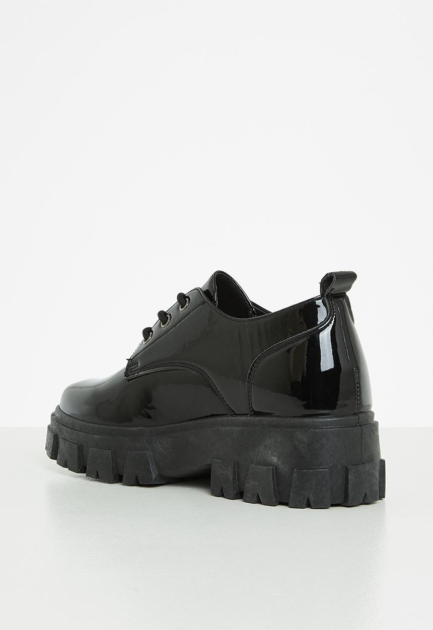 Jada - Lug sole derby - black