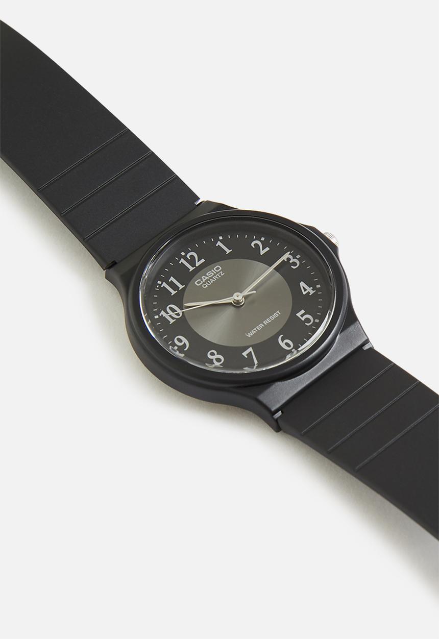 Casio - Analog round black dial - black