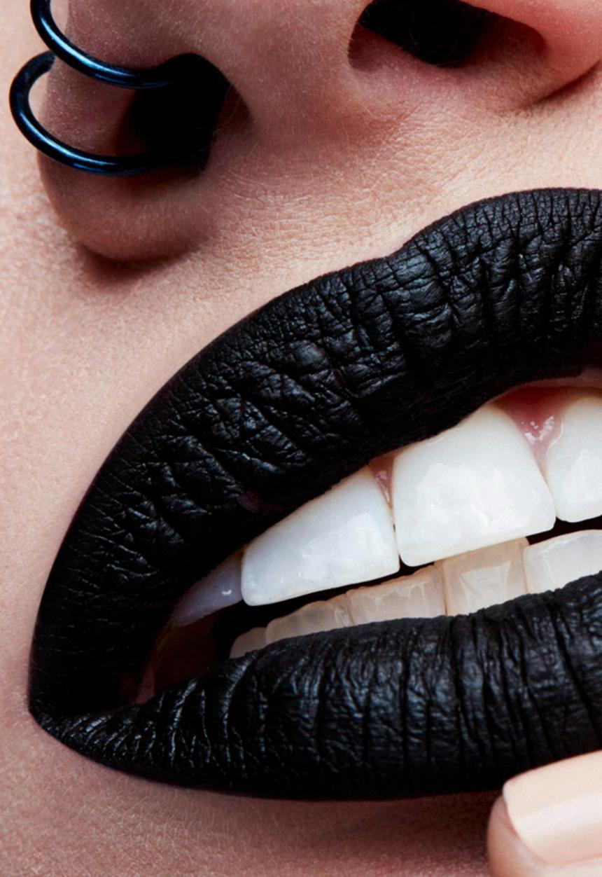 MAC - Retro Matte Liquid Lip Colour - Caviar