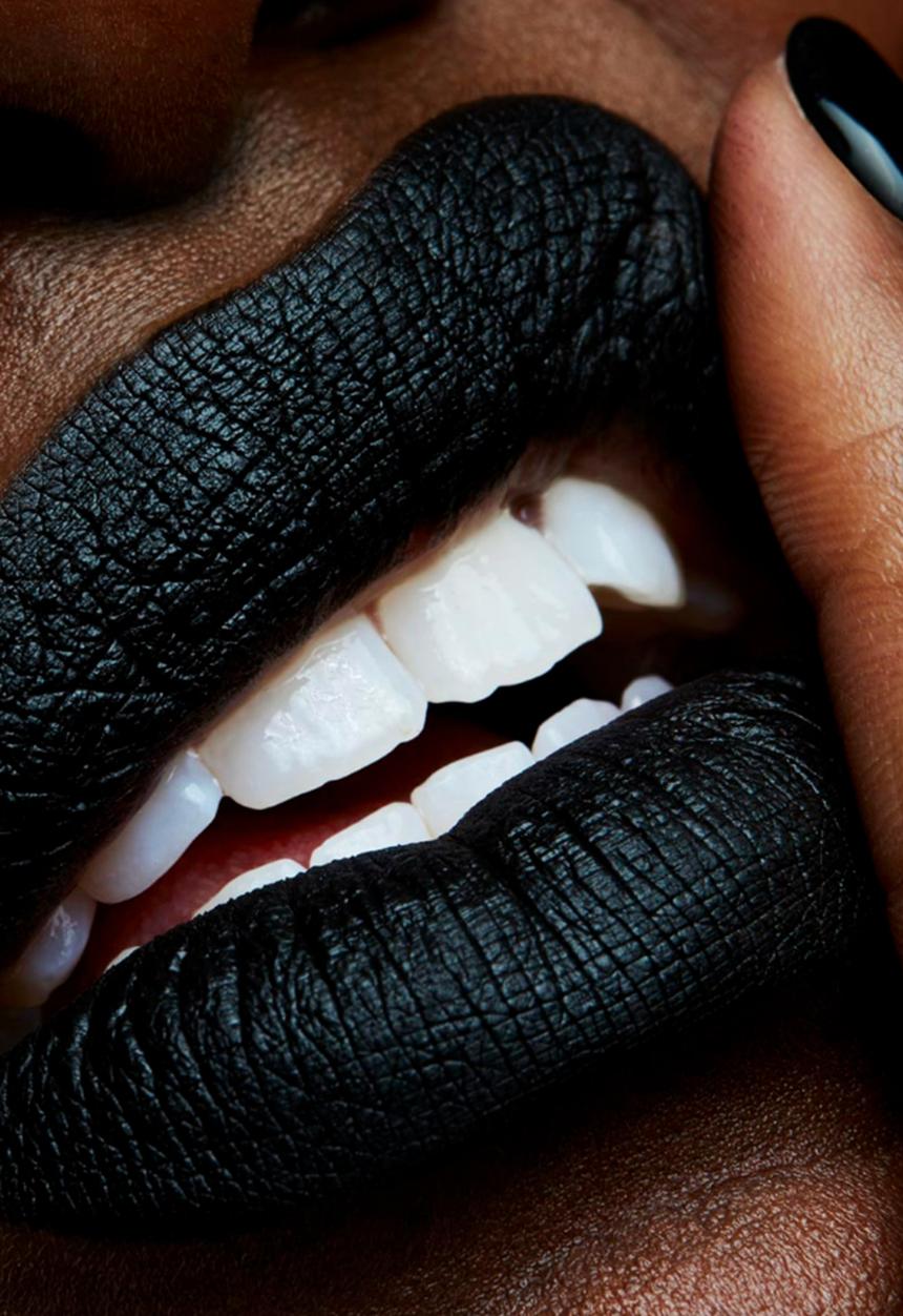 MAC - Retro Matte Liquid Lip Colour - Caviar