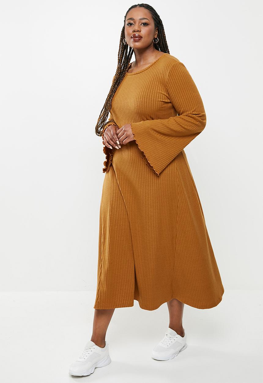 Me&B - Plus ribbed long sleeve maxi dress - tan