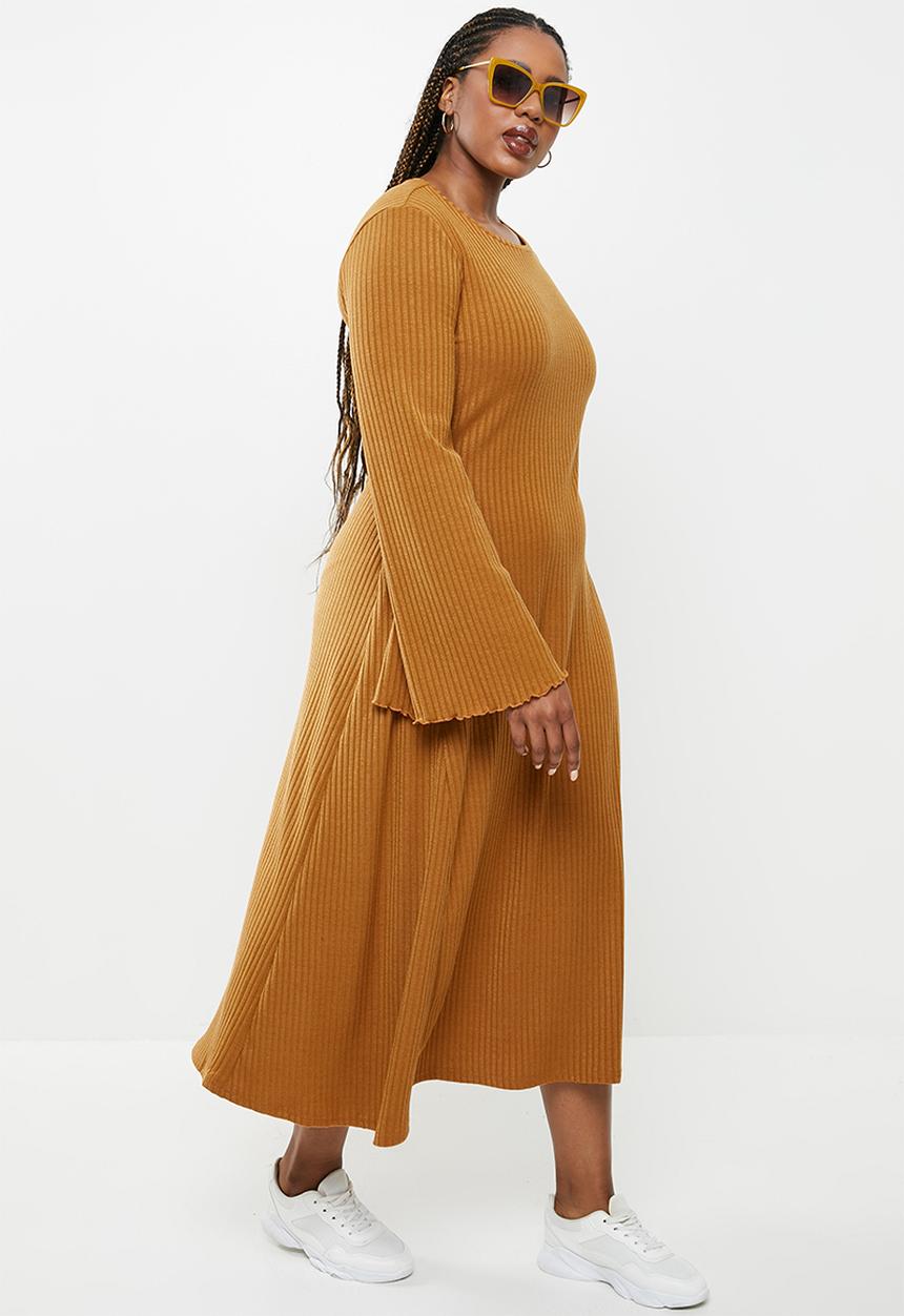 Me&B - Plus ribbed long sleeve maxi dress - tan