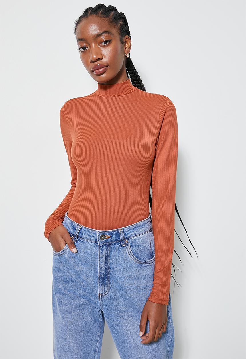 Superbalist - Rib trim funnel neck tee - burnt orange