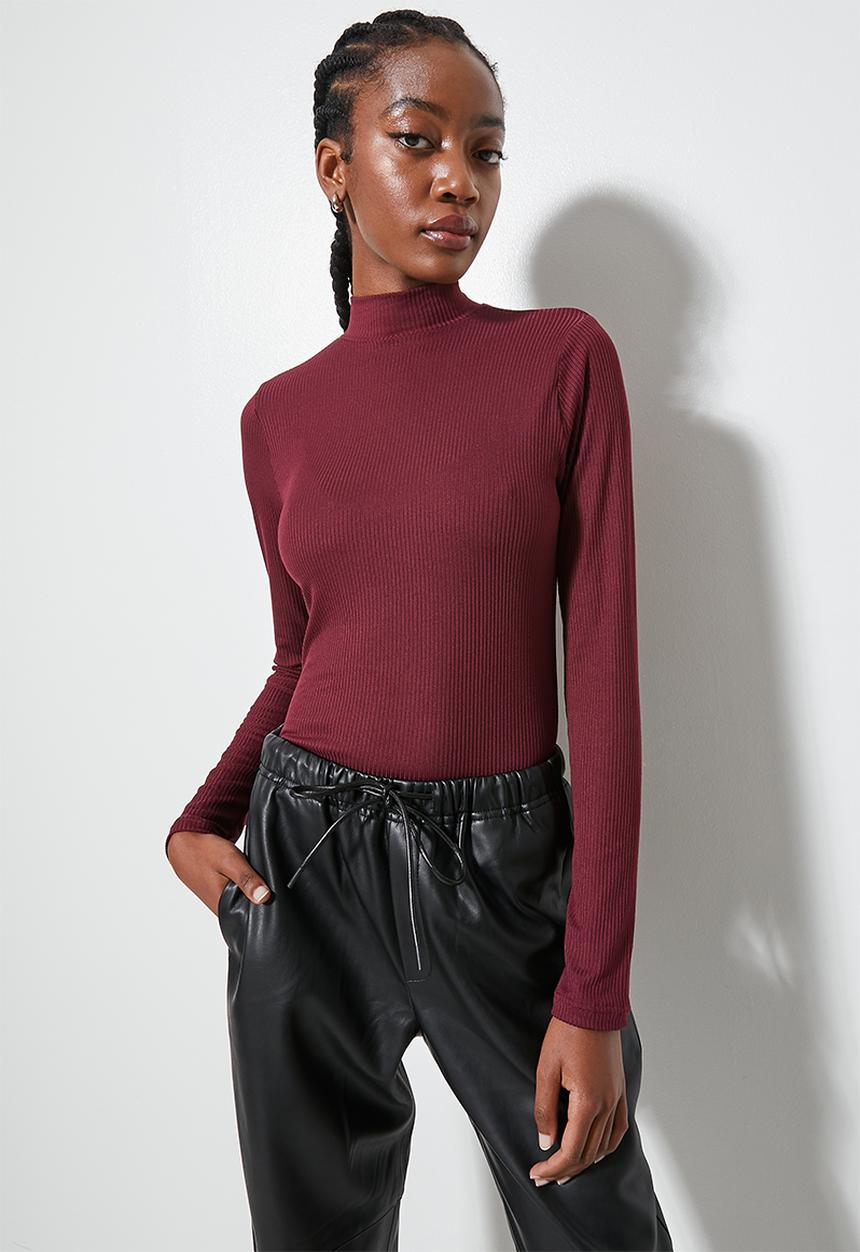Superbalist - Rib trim funnel neck tee - burgundy