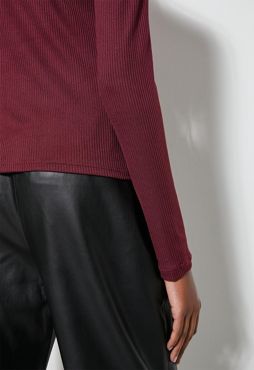 Superbalist - Rib trim funnel neck tee - burgundy