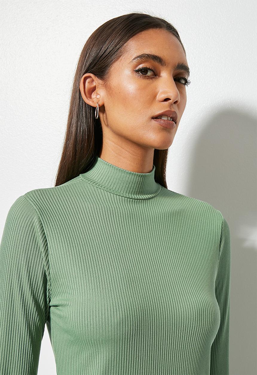 Superbalist - Rib trim funnel neck tee - green