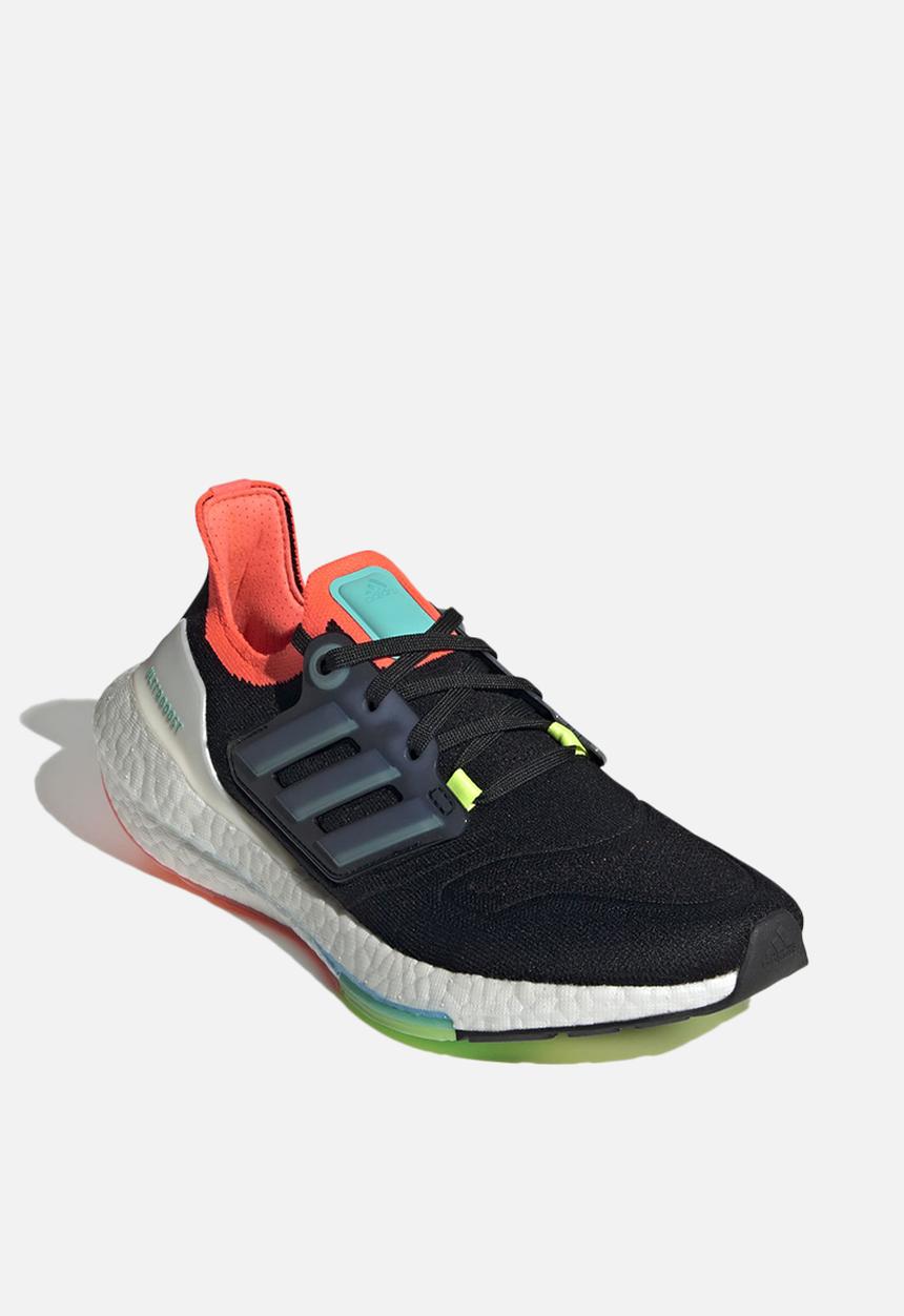 adidas Performance - Ultraboost 22 w - core black/sky rush/turbo